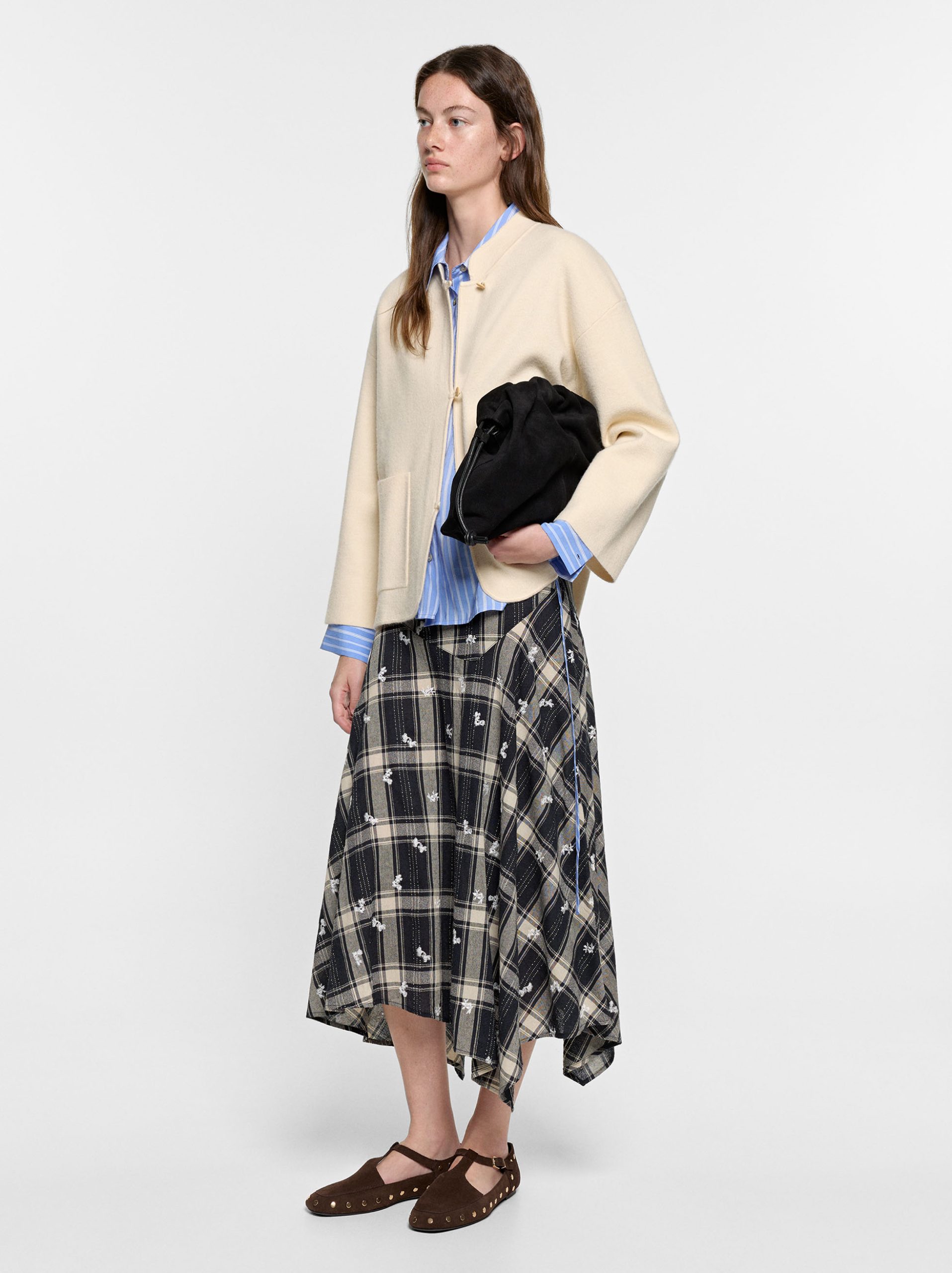 מעיל סרוג עם כפתורים